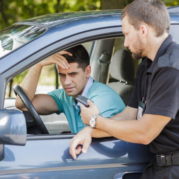 Mandaty drogowe – rodzaje, ceny, jak uniknąć.