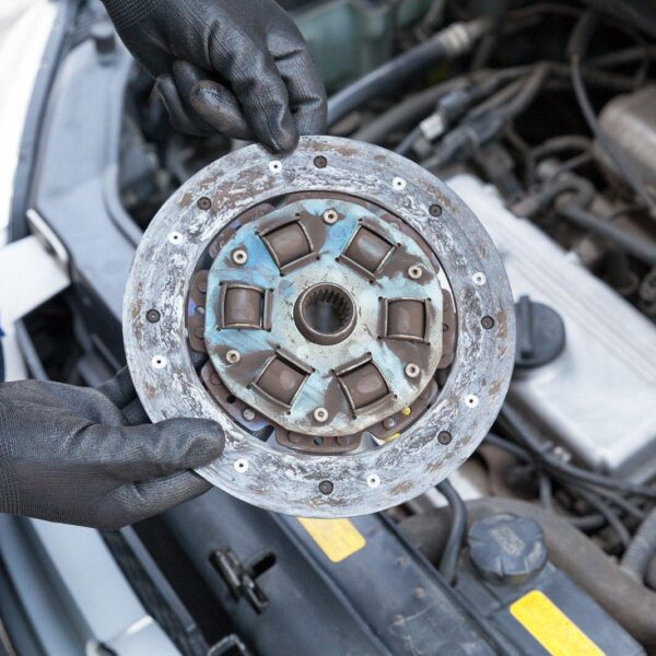 Sprzęgło samochodowe – budowa, działanie, awarie.