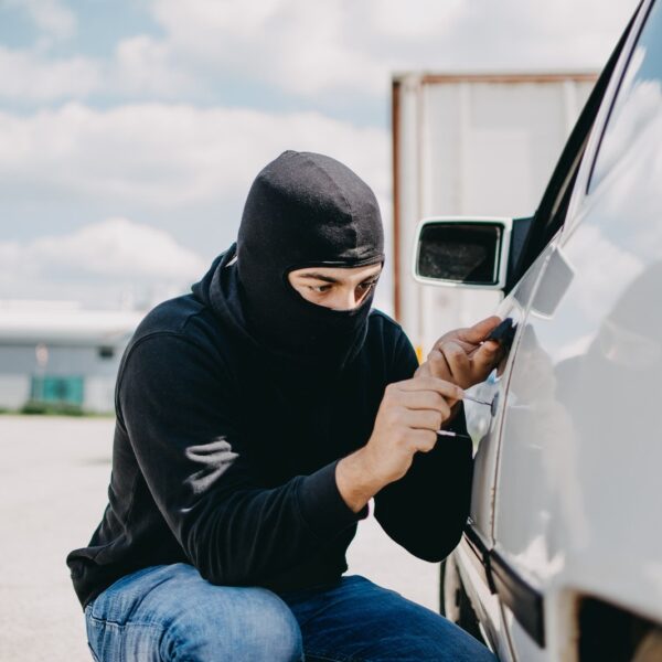 Jak zabezpieczyć samochód przed kradzieżą? Najnowsze technologie i metody