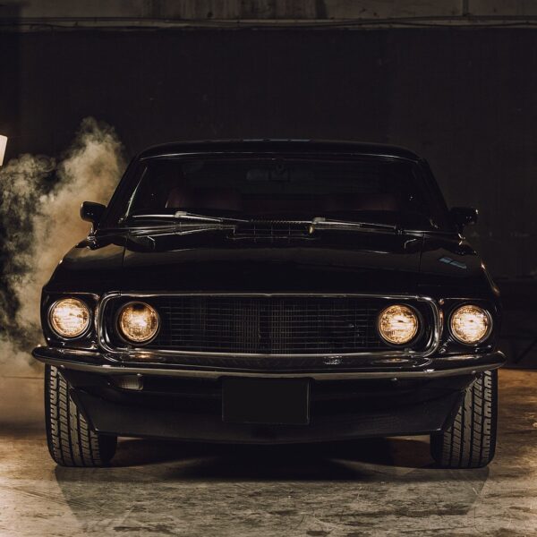 Historia kultowych modeli samochodów – od klasyków do nowoczesności