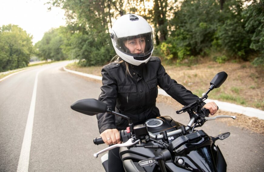 Najczęstsze błędy popełniane przez początkujących motocyklistów