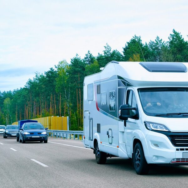 Kampery na sprzedaż: Kompleksowy przewodnik po wyborze idealnego pojazdu kempingowego