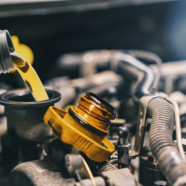 Samodzielna wymiana oleju w silniku: krok po kroku.