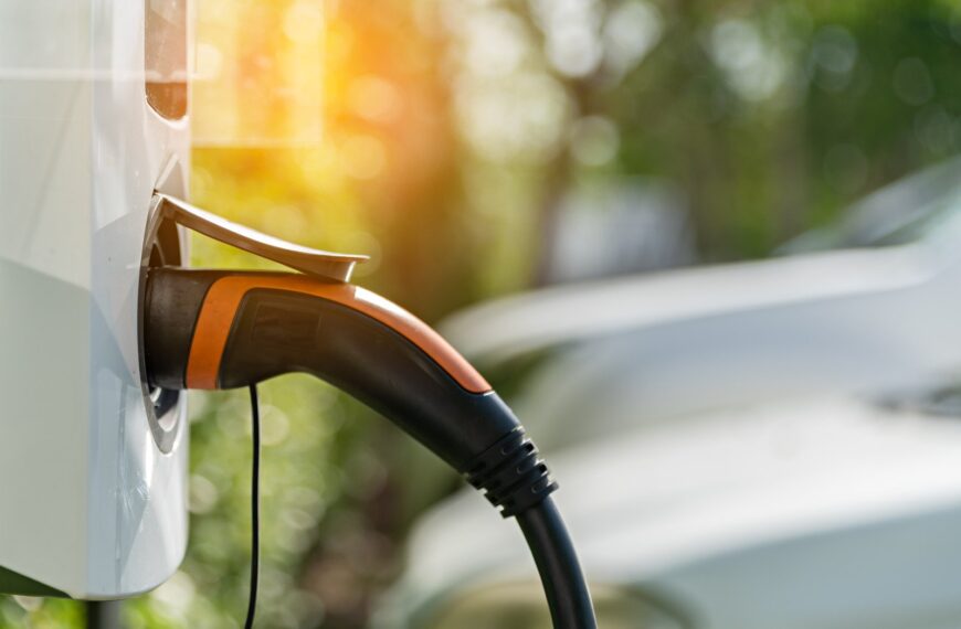 Porównanie samochodów elektrycznych dostępnych na polskim rynku – zalety i wady