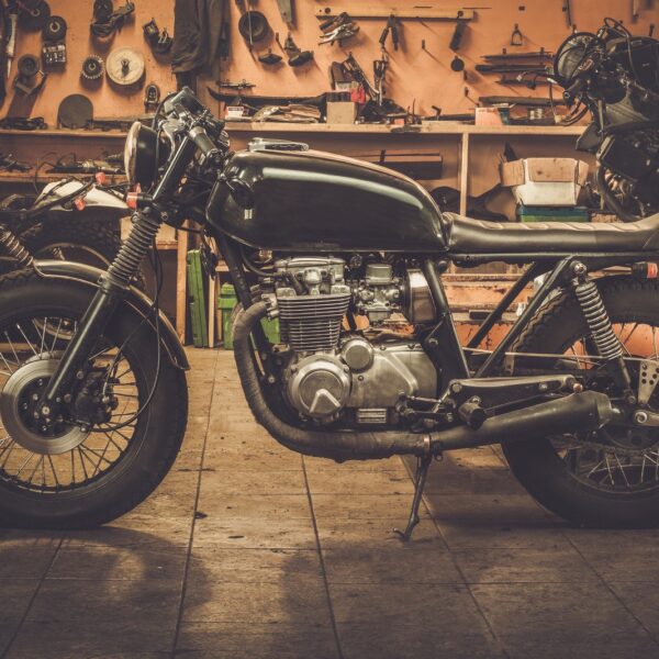 Jak przygotować motocykl do sezonu zimowego – przechowywanie i konserwacja