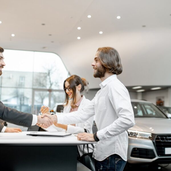 Jak skutecznie negocjować cenę przy zakupie używanego samochodu?