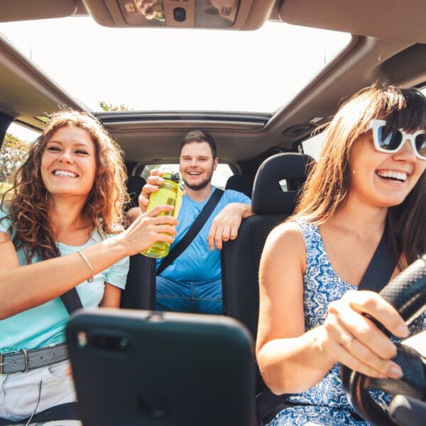 Czy leasing samochodowy się opłaca? Porównanie z zakupem na kredyt i za gotówkę.