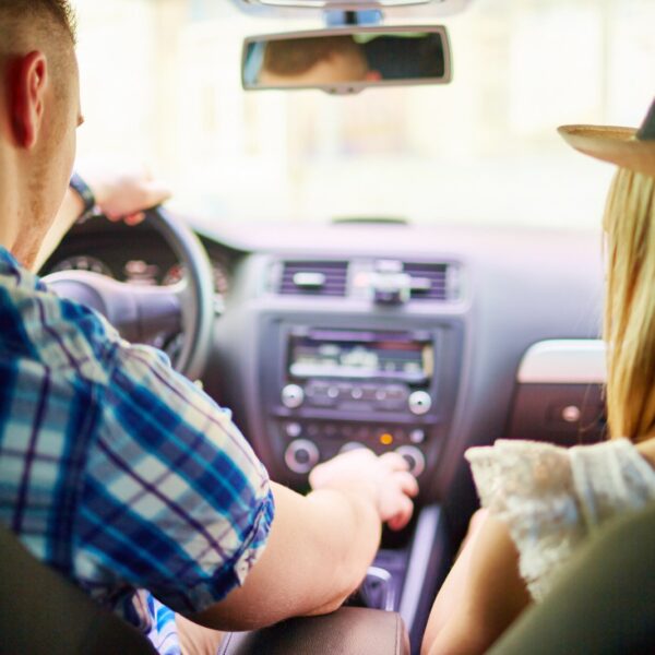 Nowoczesne technologie w motoryzacji: Jak działają systemy wspomagania kierowcy ADAS?