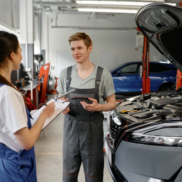 Jakie są najczęstsze przyczyny awarii samochodów hybrydowych i jak ich unikać?