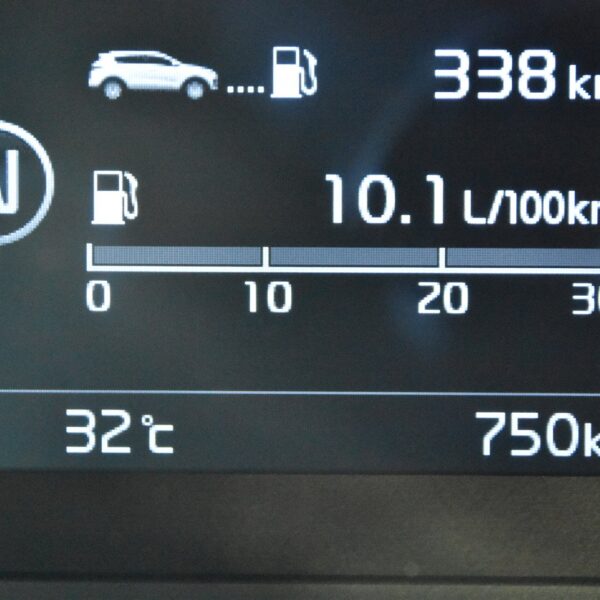 Wpływ temperatury powietrza na osiągi i zużycie paliwa pojazdu.