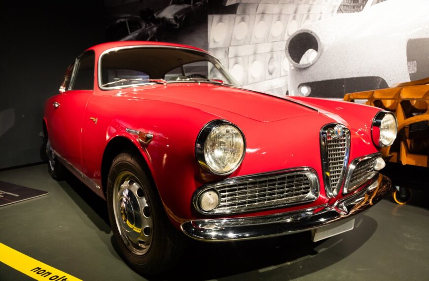 Historia koloru czerwonego w motoryzacji: od Ferrari do nowoczesnych trendów